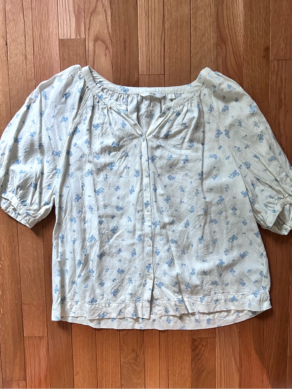 NWOT Uniqlo Linen Blend Blouse with Blue Floral Print